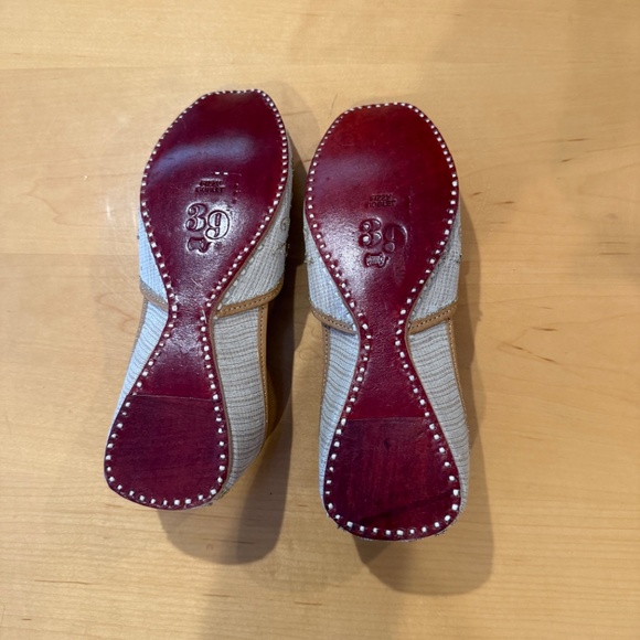 Handcrafted Jutis - Picture 6 of 6